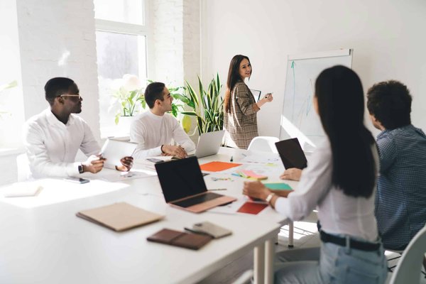 Quelles sont les stratégies avancées de gestion d'équipe dans « Football Manager »?